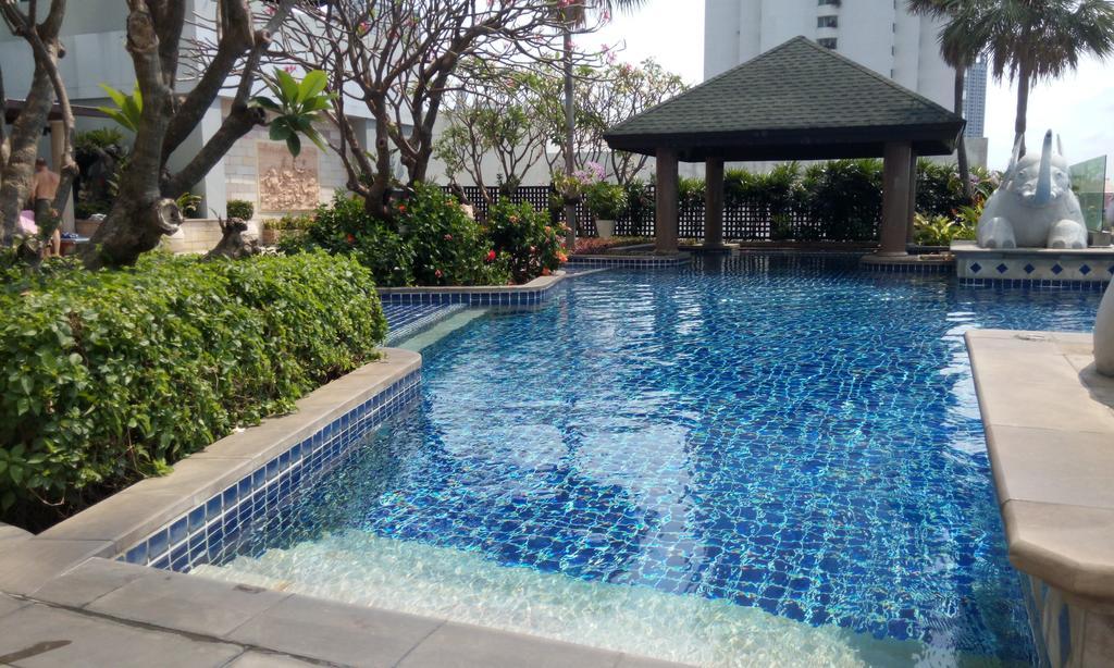 Baan Sathorn Riverfront Бангкок Экстерьер фото
