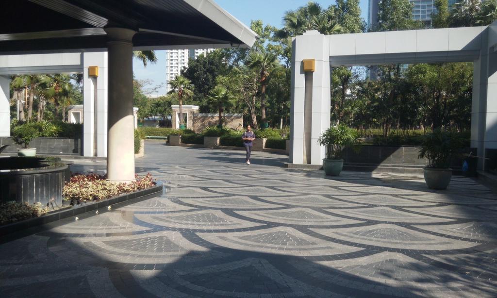 Baan Sathorn Riverfront Бангкок Экстерьер фото