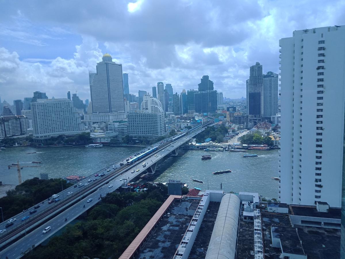Baan Sathorn Riverfront Бангкок Экстерьер фото