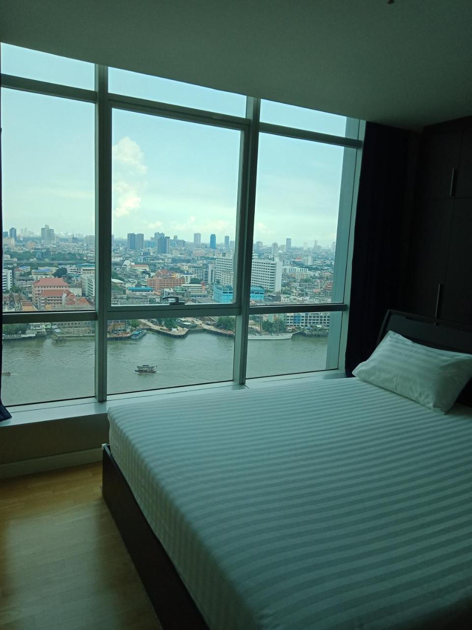 Baan Sathorn Riverfront Бангкок Экстерьер фото
