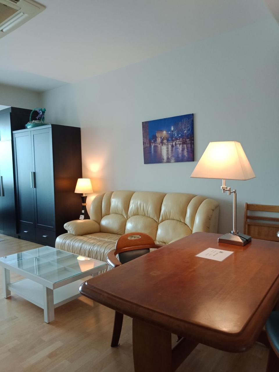 Baan Sathorn Riverfront Бангкок Экстерьер фото