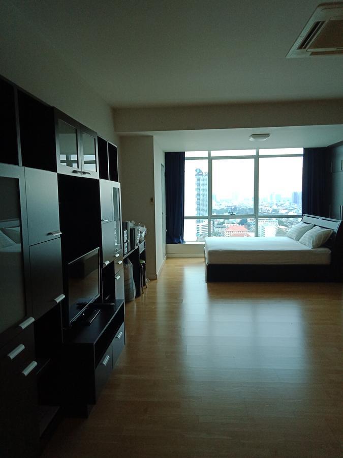 Baan Sathorn Riverfront Бангкок Экстерьер фото