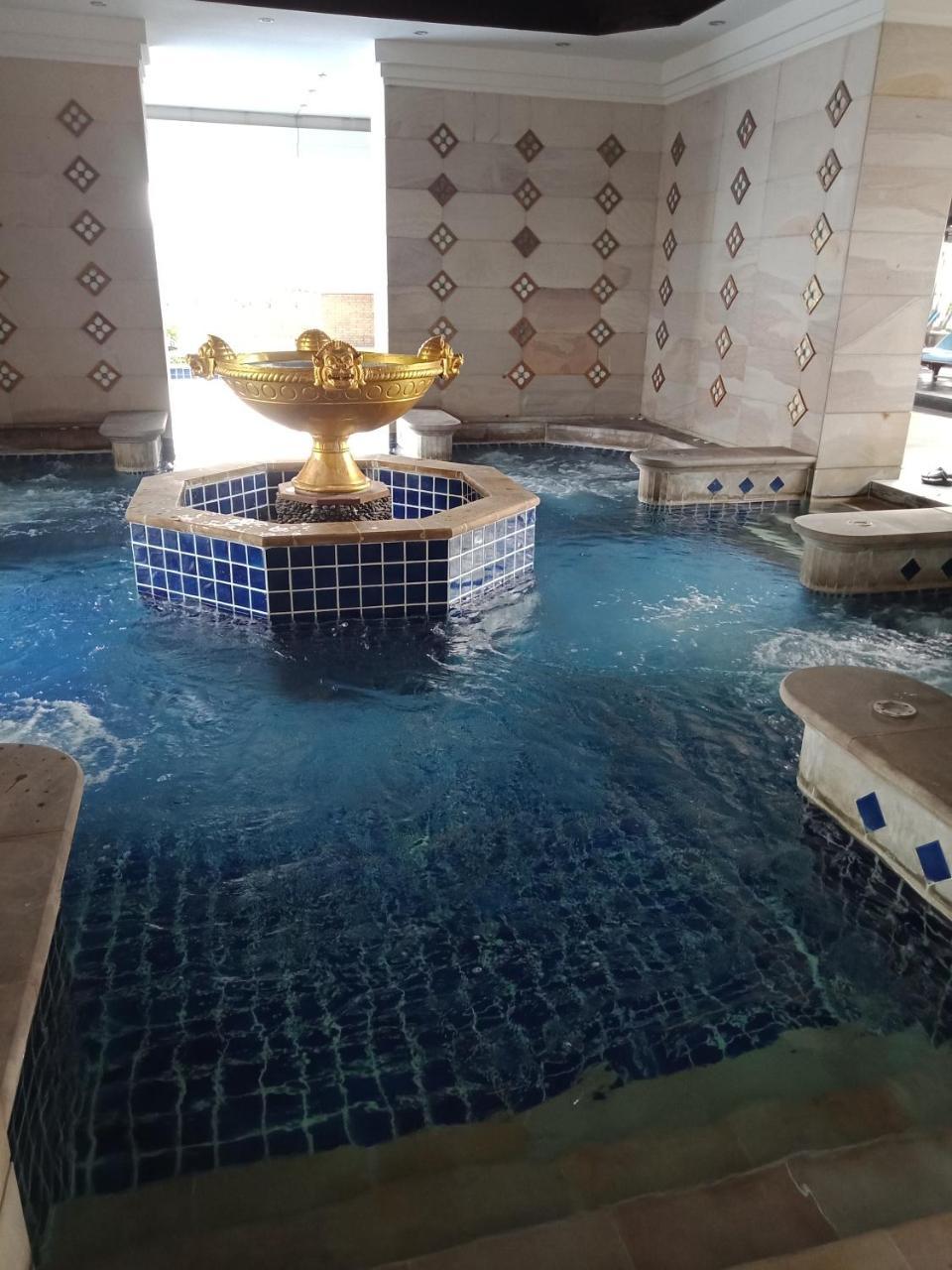 Baan Sathorn Riverfront Бангкок Экстерьер фото