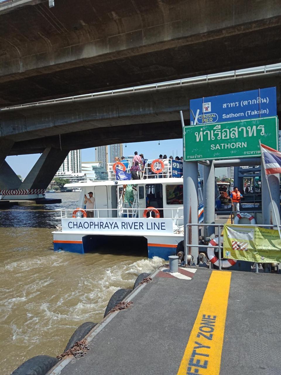 Baan Sathorn Riverfront Бангкок Экстерьер фото