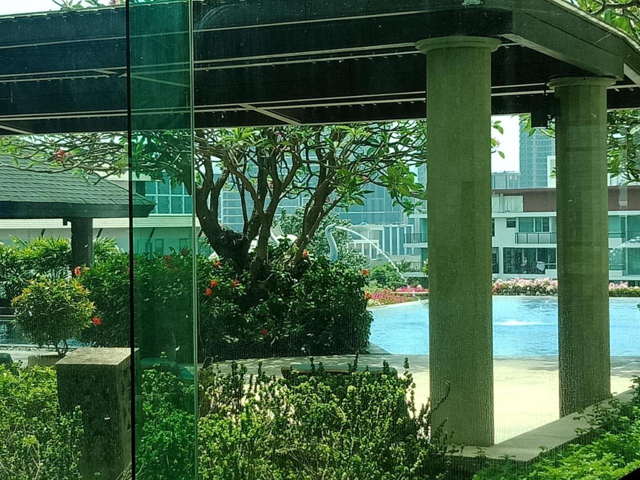 Baan Sathorn Riverfront Бангкок Экстерьер фото